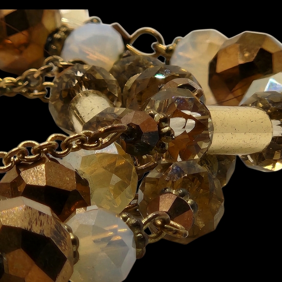 Women's Beaded Bugal Necklace On A Gold Tone Chain. - Picture 5 of 6